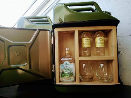 Jerrycan met Garden Gin groot